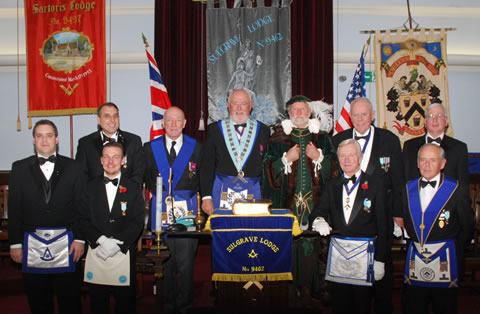 Centre l to r RWBro Max Bayes, PGM, VWBro Wayne William, WM & Bro Martin Sirot-Smith with thgeir American guests