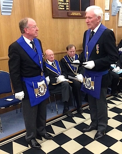 (l to r) VWBro Dr Viv Thomas & WBro Sam Howell