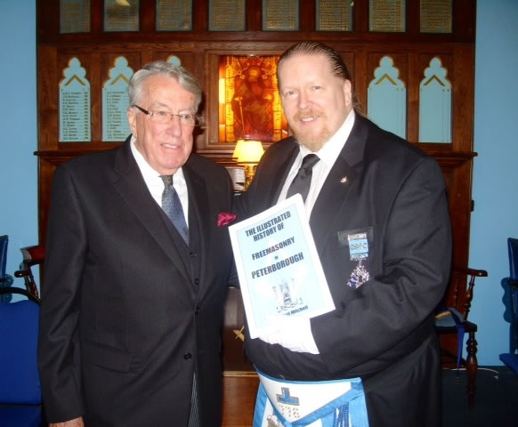 (l to r) RWBro Brian Smith & WBro Makia Pai