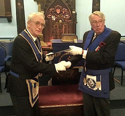 (l to r) WBro John Kernick & RWBro Brian Smith