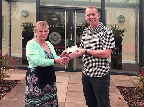 Gill Bott presents £1,000 cheque to Ian Spencer